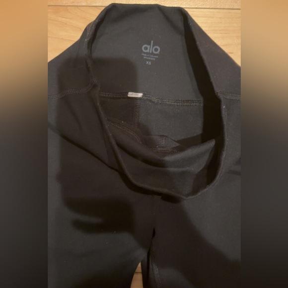 ***SOLD*** ALO AIRBRUSH LEGGINGS - Picture 3 of 4